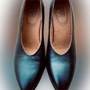 Miz Mooz Black Leather Pointed Toe Heels – Size 7